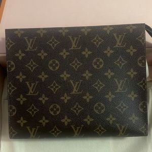 RARE RETIRED LV Clutch 26